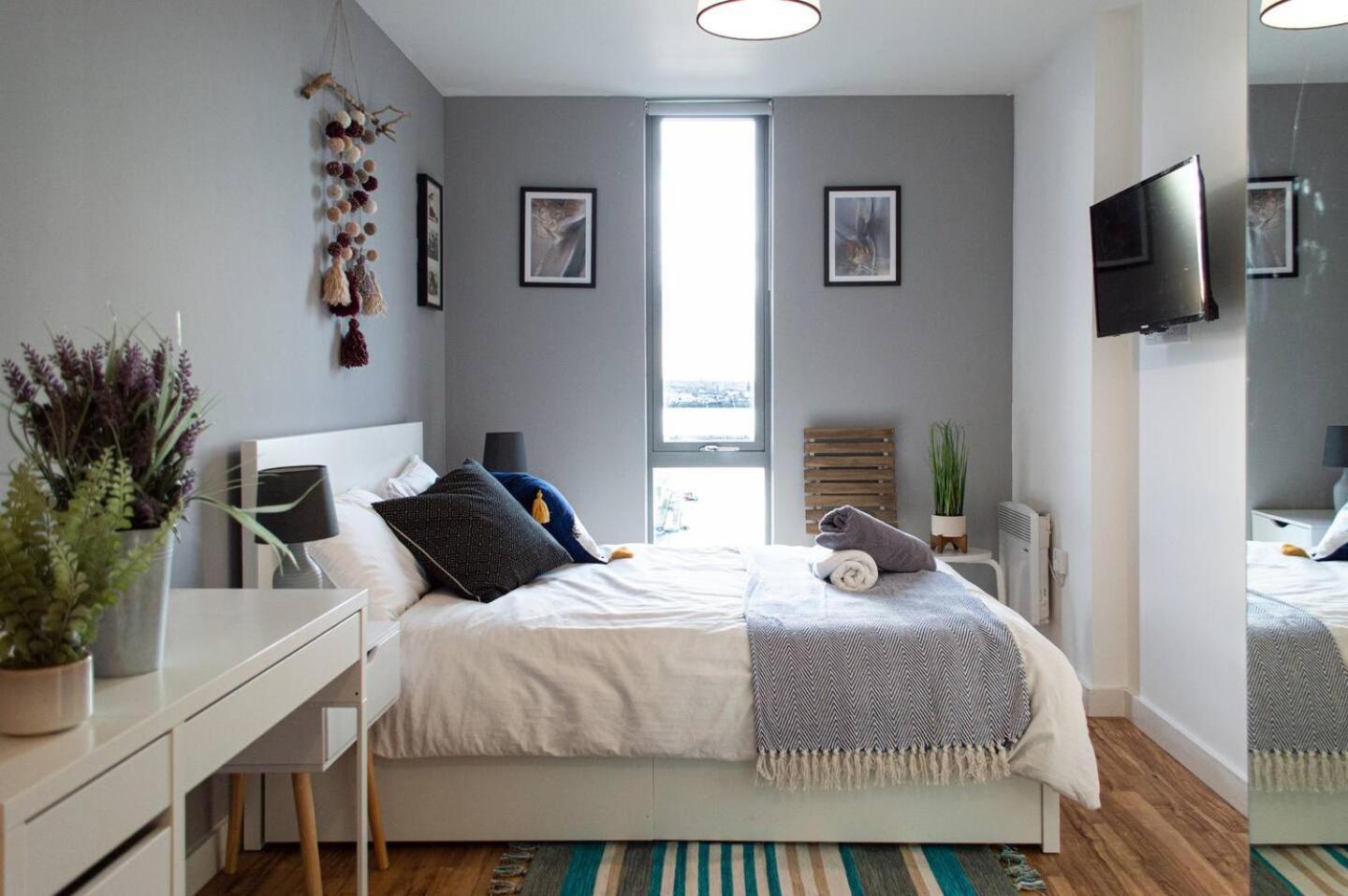 Stunning Mersey View Flat W Parking In Liverpool Dış mekan fotoğraf