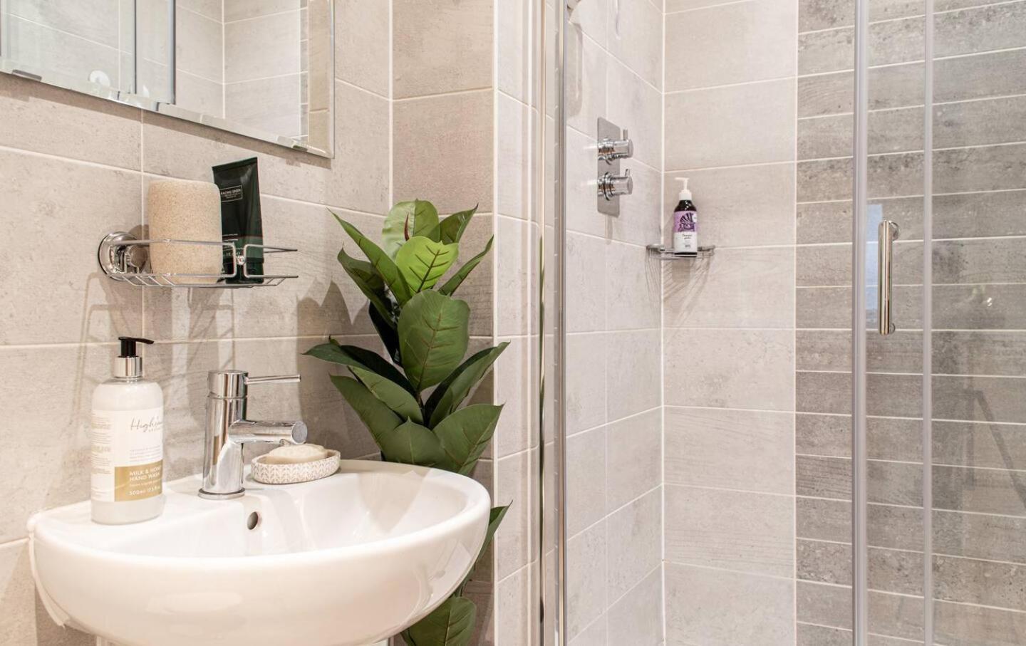 Stunning Mersey View Flat W Parking In Liverpool Dış mekan fotoğraf