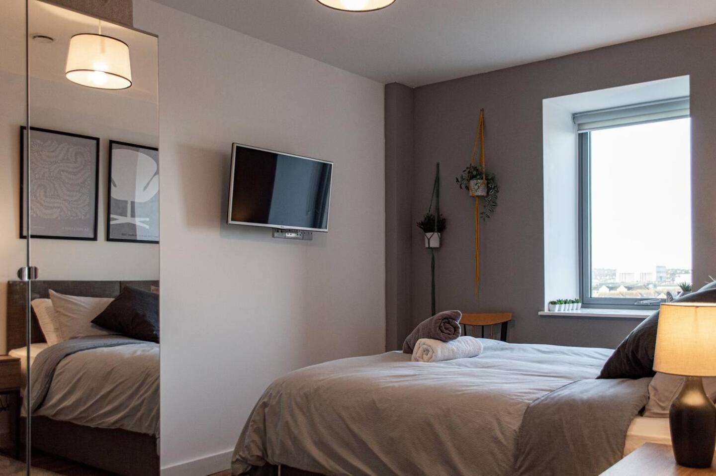 Stunning Mersey View Flat W Parking In Liverpool Dış mekan fotoğraf