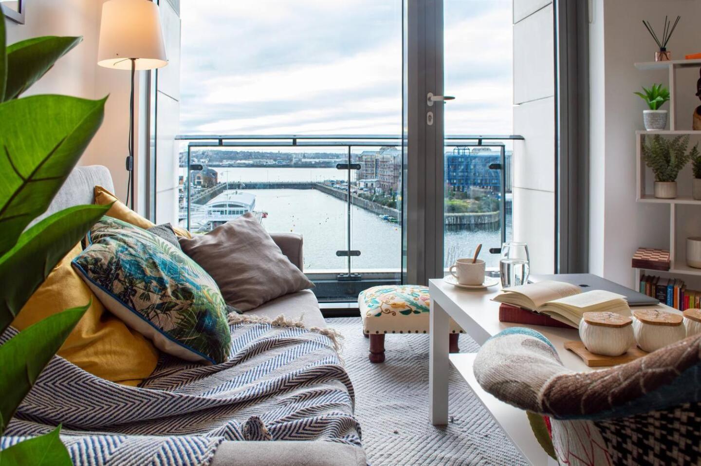 Stunning Mersey View Flat W Parking In Liverpool Dış mekan fotoğraf